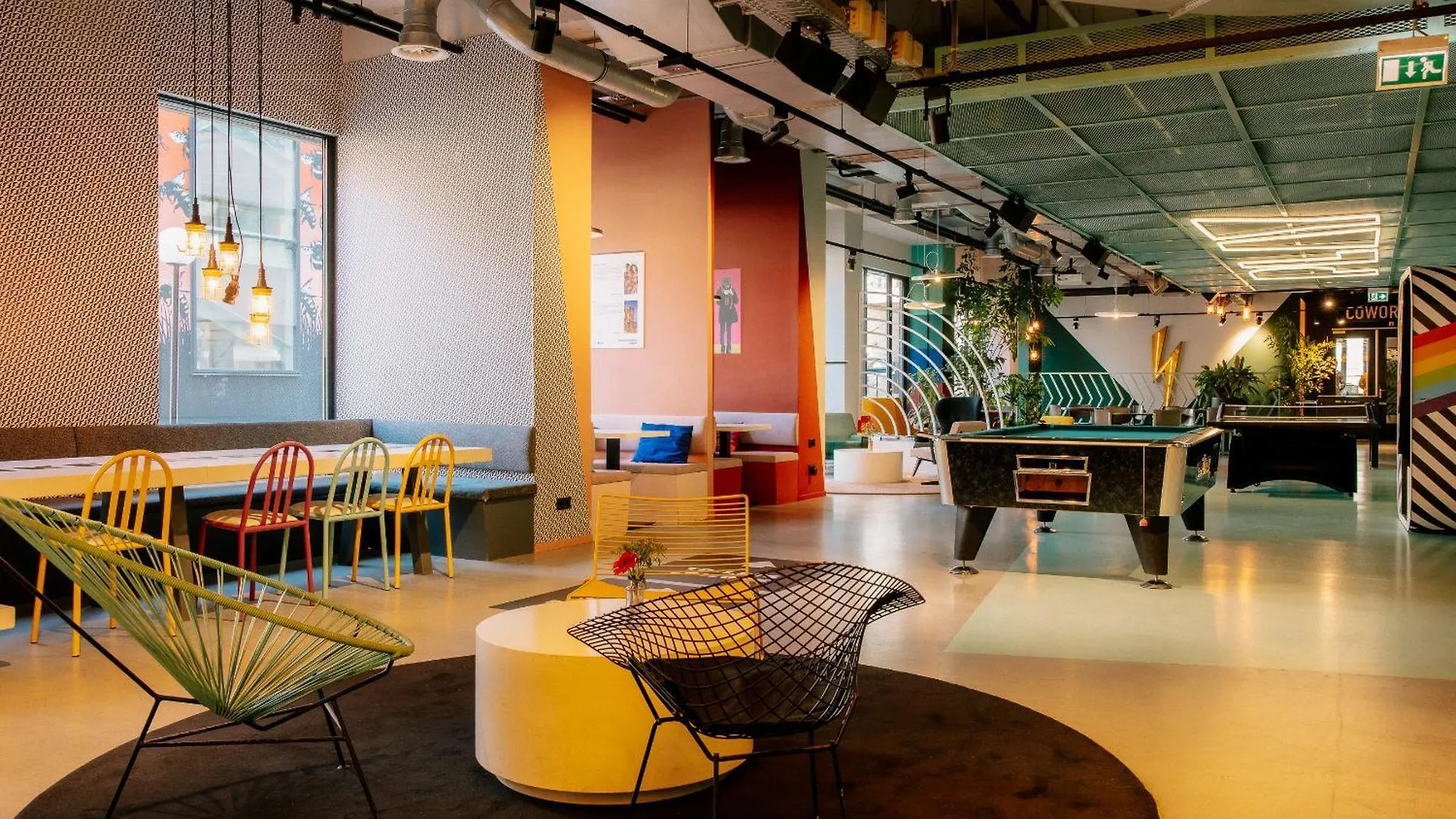 The Social Hub Amsterdam West Extended Stay 3*,