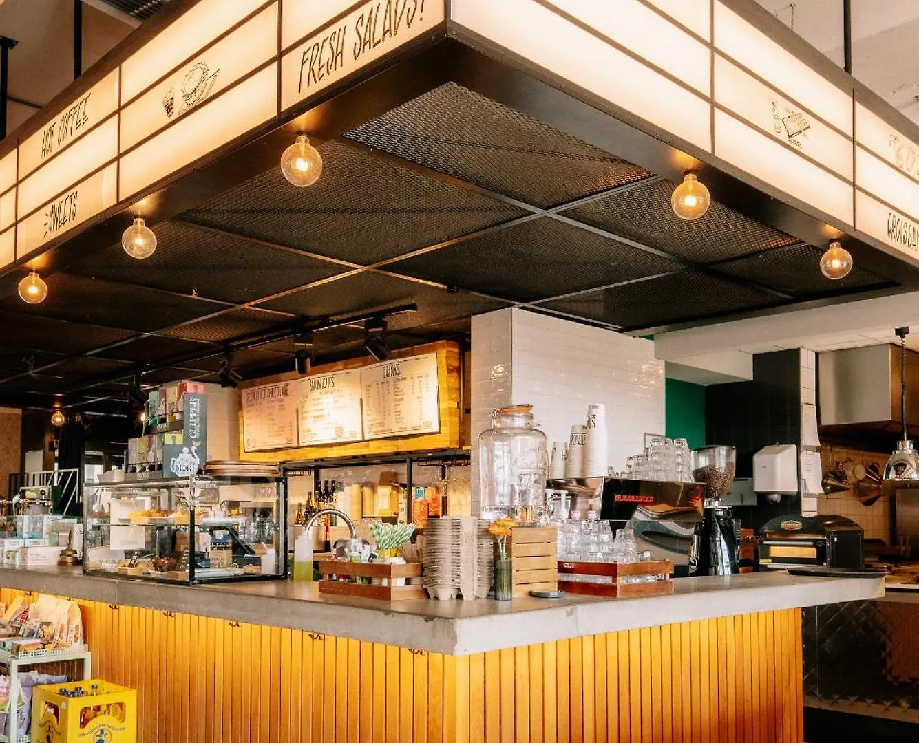 Отель The Social Hub Amsterdam West Extended Stay