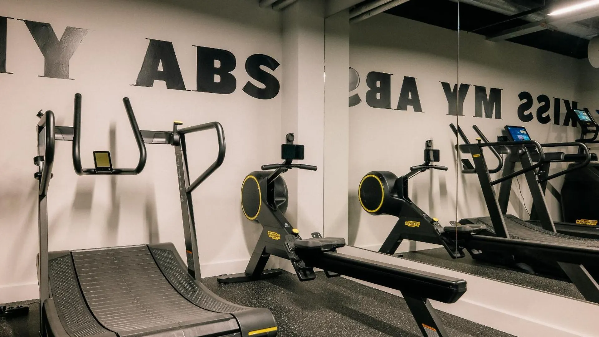 The Social Hub Amsterdam West Extended Stay Отель